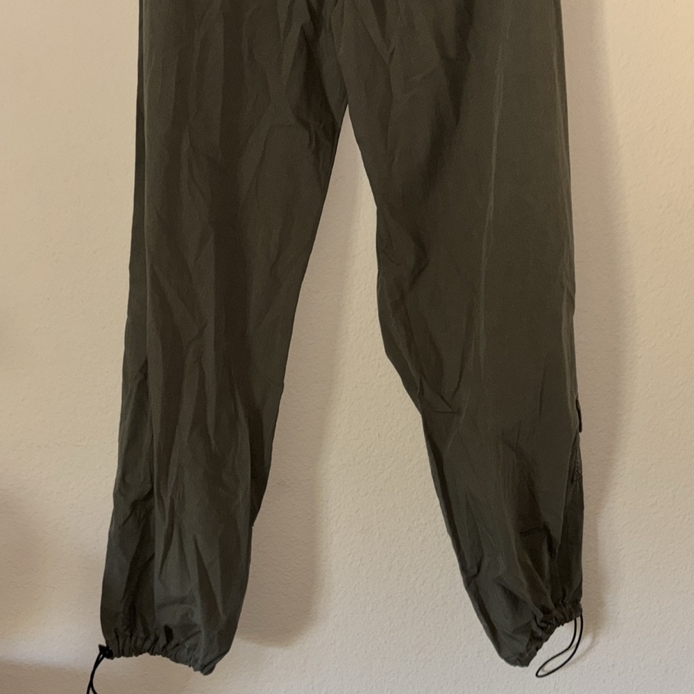 NWT Garage Paxton Parachute Pants In The Color Army Green - Picture 4 of 5